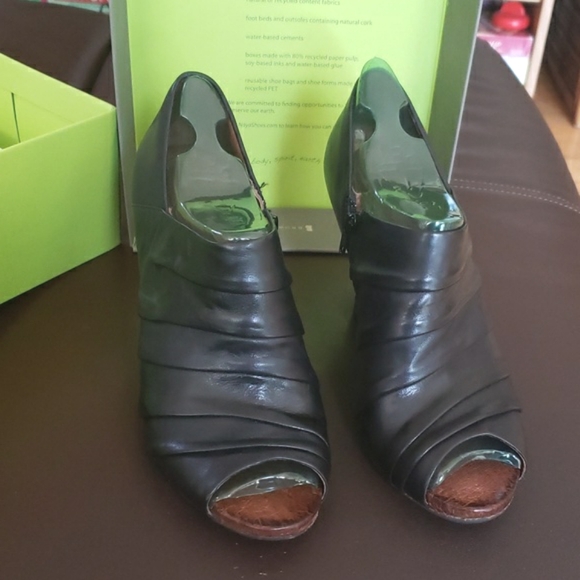 Naya for Anthropologie Black Genesis Leather Peep Toe Wedge Sandals NWT Size 8 - Picture 3 of 13